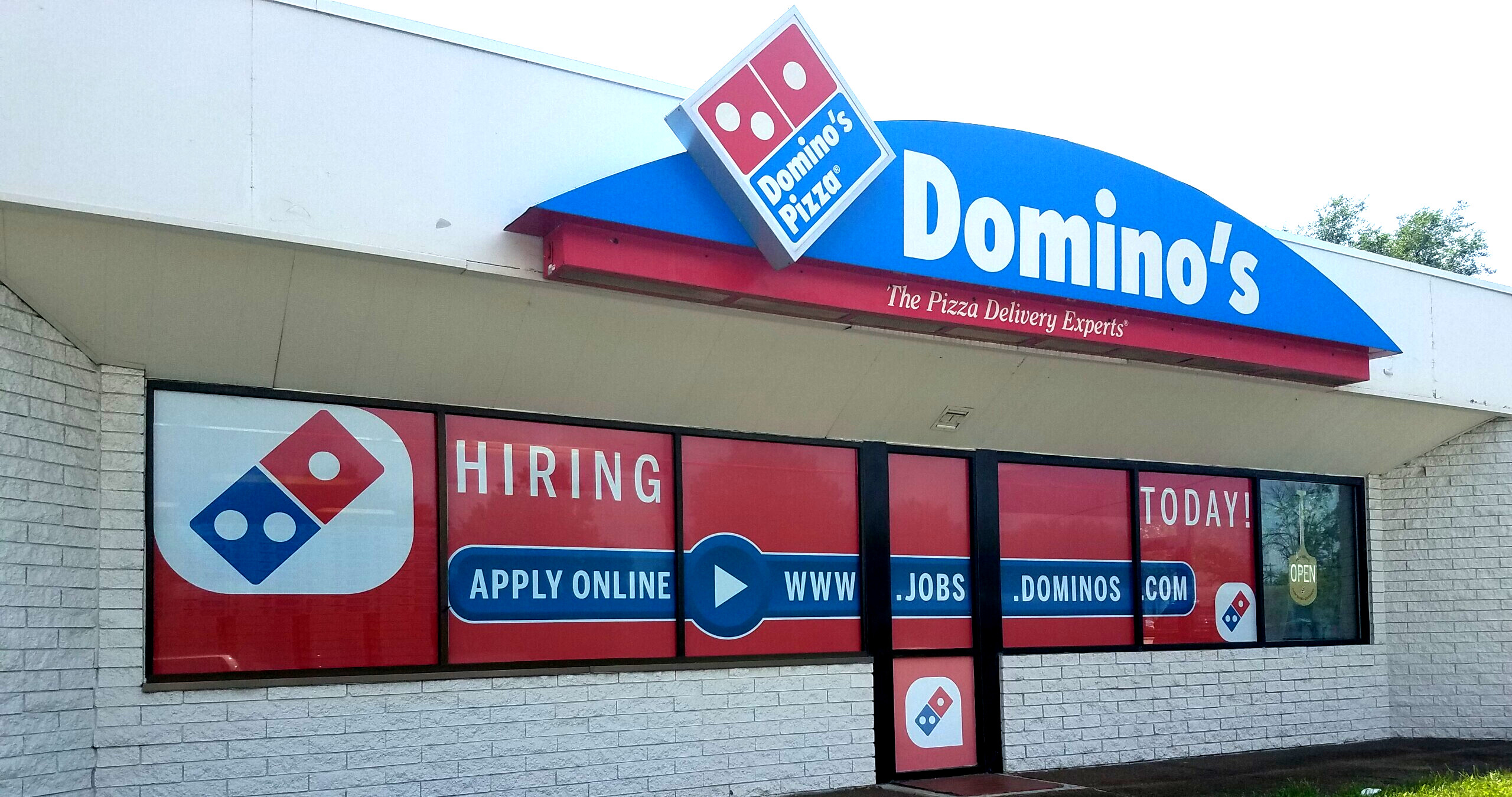 Window-vinyl-dominoes-pizza Get Experienced Service with Window Graphics from Streamline Print and Design.